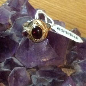 WOMENS STERLING SILVER RING  GARNET STONES SIZE 7